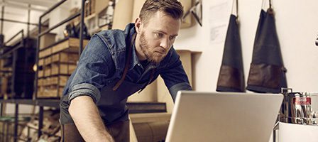 Artisan focused on computer tasks