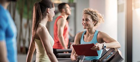 Personal trainer discussing fitness goals