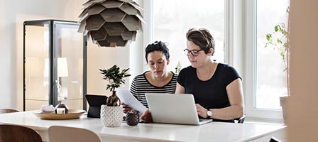 Women collaborating at a dining table