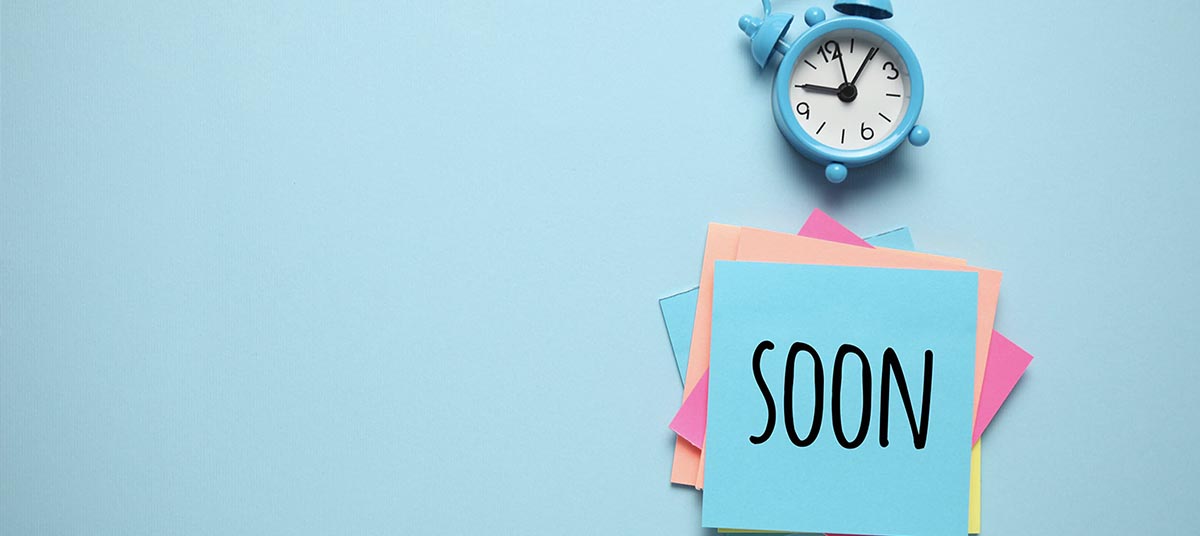 Reminder note with alarm clock on blue background