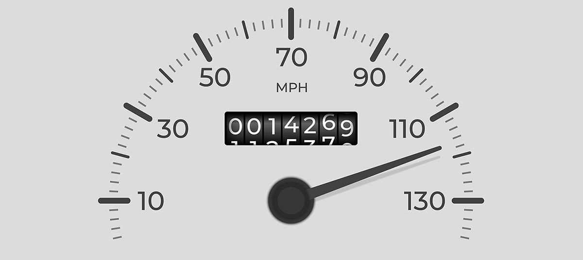 Analog speedometer displaying vehicle speed