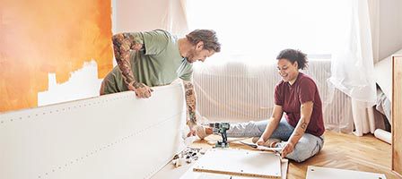 Teamwork in home renovation activity